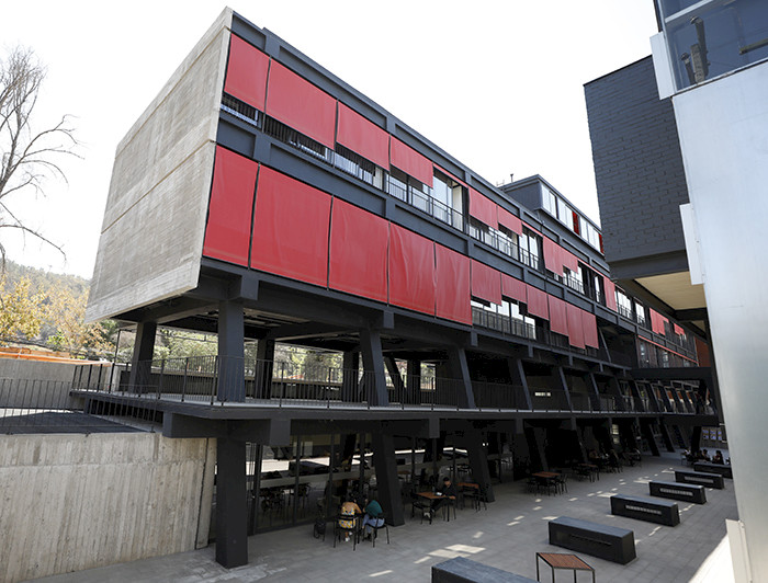 edificio Facultad Arquitectura, diseño y Estudios Urbanos